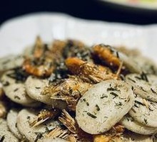 Seaweed and River Shrimp Stir-Fried Rice Cakes