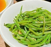 Stir-fried Green Pepper and String Bean Strips