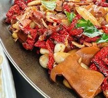 Stuffed Pepper Stir-fried with Black Trumpet Mushroom
