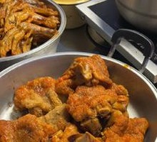 Braised Pig's Feet with Crispy Skin