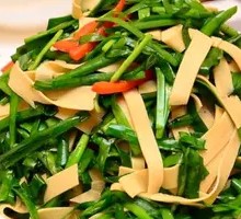 Stir-Fried Leek with Tofu Skin