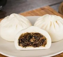 Preserved Vegetable and Pork Bun