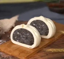 Sweet Sesame Bun