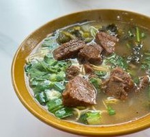 Sour Cabbage Braised Beef Noodles