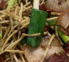Houttuin stir-fried with cured pork