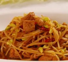 Fried Tofu Stir-fried with Bean Sprouts