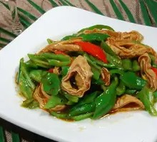 Stir-Fried Intestines with Green Chili and Garlic