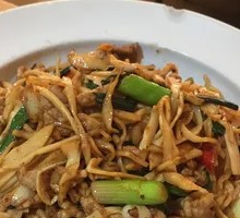 Signature Braised Noodles