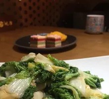 Fried Wheat Gluten with Greens