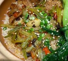 Spicy Beef Claypot Rice with Three Peppers