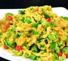 Stir-Fried Eggs with Green Peppers