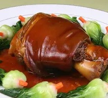 Yellow Bean Pig's Trotter Soup with Rice