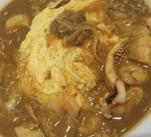 Curry Beef and Seafood Omelette Rice
