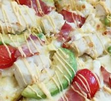 Premium Avocado Cheese Chicken Pizza