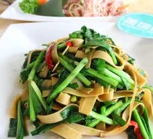 Leek Tofu Skin Stir-fry