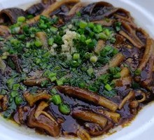 Sizzling Eel丝 with Sauce