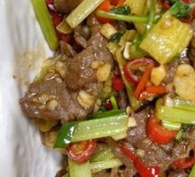 Stir-Fried Beef with Yellow Onion