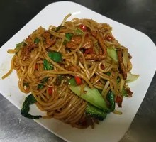 Sour Cabbage Stir-Fried Beef Noodles