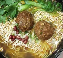 Dry Tossed Braised Lion Head Noodles