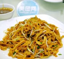Stir-fried Rice Noodles with Egg and Shredded Pork