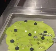 Matcha Blueberry Stir-Fried Yogurt