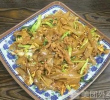 Stir-Fried Rice Noodles with Pork