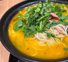 Spicy Beef and Rice Noodles in Sour Soup