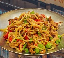 Spicy Pork and Rice Noodles Stir-fry