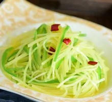 Green Pepper and Potato Rice in Wooden Bucket