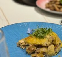 Steamed Chicken in White Sauce