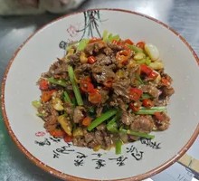 Stir-fried Yellow Beef with Wild Celery