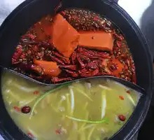 Pig's Trotter and Chicken Hot Pot