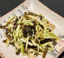 Stir-fried Eel with Leek Greens