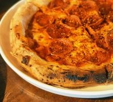 Sichuan-style腊肠 Pizza