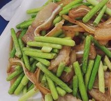 Stir-fried Pig Ear with Garlic Shoots