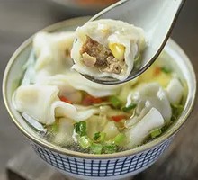 Sauce-Mixed Corn and Pork Dumplings