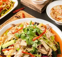 Tear-Split Spicy Pepper Chicken