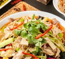 Tear-Split Spicy Pepper Chicken