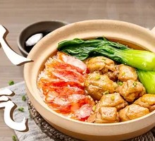 Cured Sausage and Chicken Claypot Rice