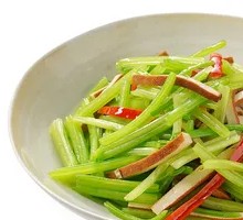 Stir-fried celery with fried tofu