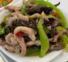 Green Pepper and Black Mushroom Shredded Pork