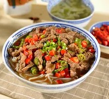 Garlic Stir-fried Beef Noodle Soup