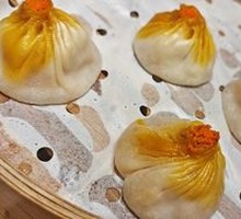 Hand-Deconstructed Crab Golden Crab Roe Steamed Bun