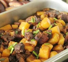 Shredded potato stir-fried with meat
