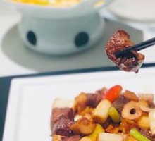 Golden Garlic Snowflake Beef Cubes