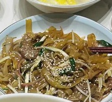 Stir-Fried Beef Hor Fun