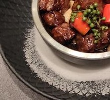 Flame Beef Cubes in Stone Pot