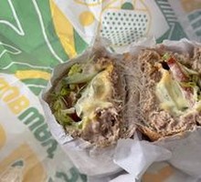 Aromatic Tuna Sandwich