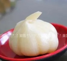 Sweet Pickled Garlic
