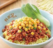 Spicy Pork Sauce Noodles with Peas